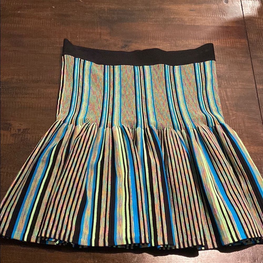 BCBGMaxAzira Valaria StripedāBody-con Women's Skirt with a flare NWT Medium